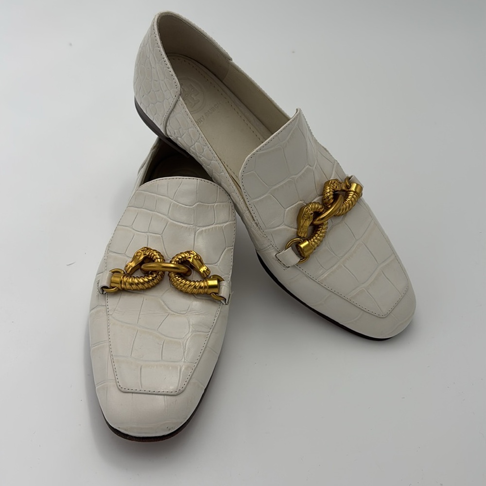 Tory Burch Jessa White Croc Embossed Elegant White Loafers with Gold Chain 5.5 - Picture 3 of 6